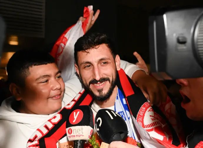 הכדורגלן שגיב יחזקאל חוזר לישראל אחרי המעצר בטורקיה