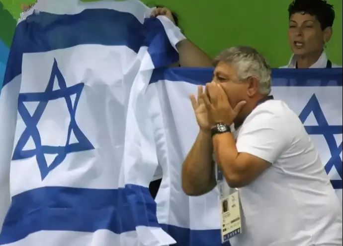 ניסים סספורטס ביציע בטוקיו