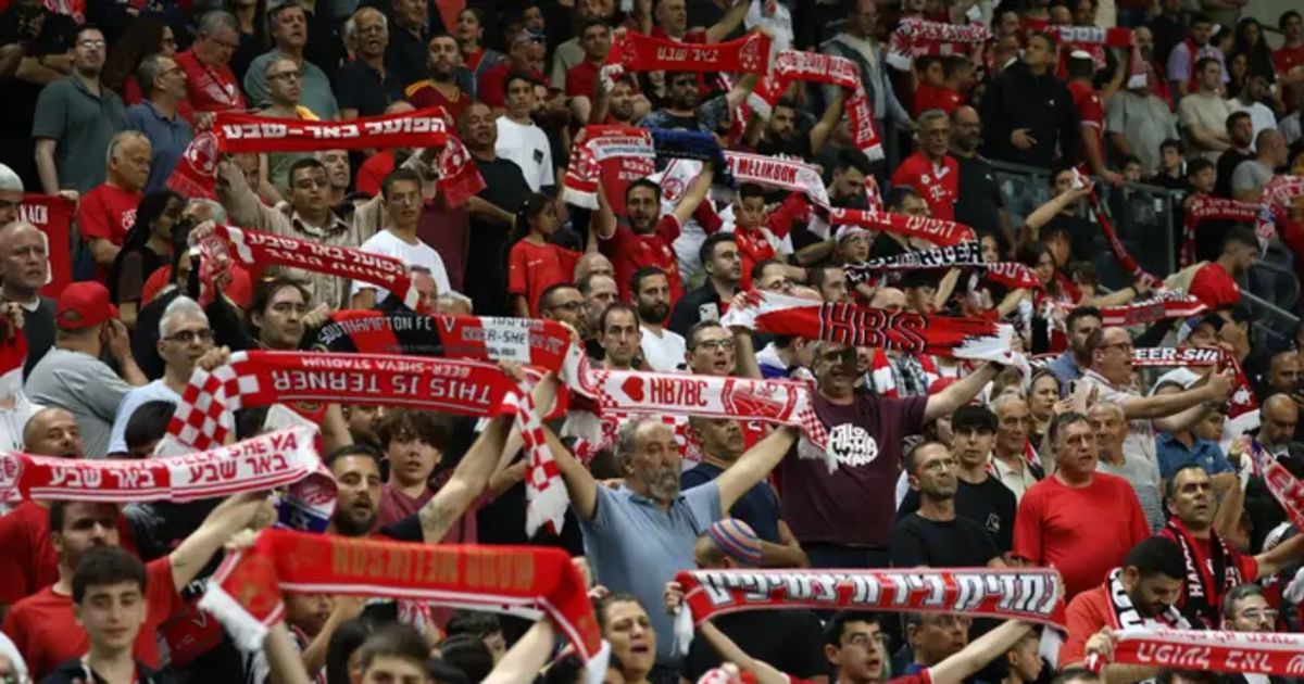 Hapoel Be’er Sheva fans storm the tickets for the semi-finals of the cup