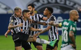 שחקני אתלטיקו מיניירו חוגגים