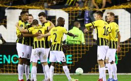 אלי דסה חוגג עם שחקני ויטסה