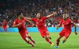 שחקני נבחרת טורקיה חוגגים