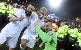 שחקני נבחרת פינלנד חוגגים