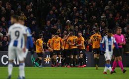 שחקני וולבס חוגגים