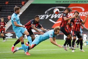 הארי קיין נדחף ברחבה