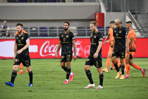 דן גלזר ושחקני מכבי ת"א