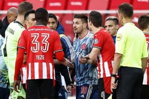 דושאן טאדיץ' התעמת עם שחקני פ.ס.וו