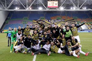 אלי דסה חוגג עם שחקני ויטסה ארנהיים