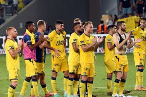 שחקני מכבי תל אביב חוגגים