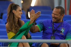 איזבל גולארט לצד אבא של ניימאר