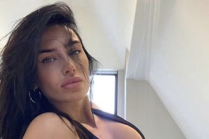 זועמת על בעלה