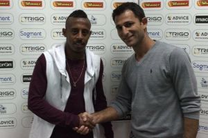 איילה במעמד החתימה