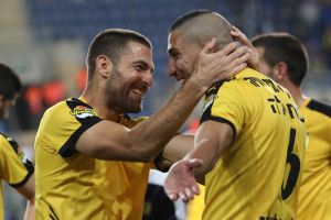 שכטר מרגיש בבית עם כחילה