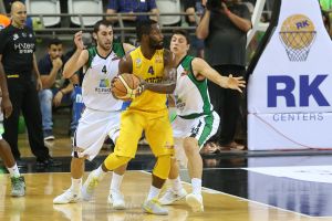 פארגו תקוע בין זיו לאריאלי