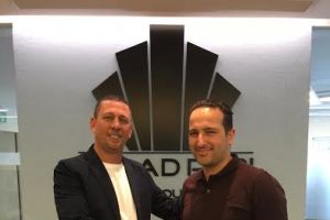 היור פרי עם קלינגר. חיפשנו מישהו שיבנה מהייסוד