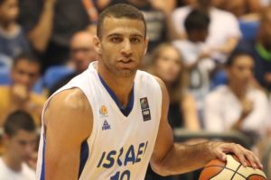 לימונד באימון הנבחרת. יקירו של המאמן