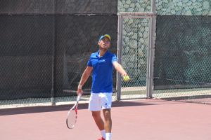 בוצר. הדיח יריב בריטי בדרך לשלב הבא