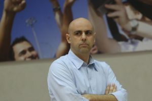 זילברשטיין. לאף מאמן בליגה אין ותק כזה בקבוצתו