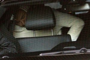 בנזמה עוזב את בית המשפט