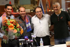 ברקוביץ' וההצגה. הכתום עולה