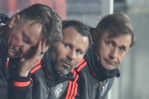 ואן חאל. כאב ראש מתמשך