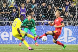 פוקסי מנסה להכניע את מוסלרה