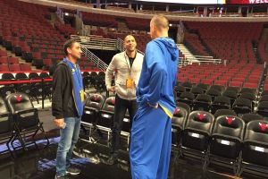 פארקר מתקשקש עם וויצ'יץ'. השניים היו שותפים לשתי טבעות