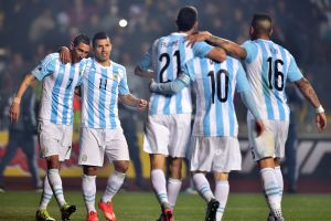 שחקני ארגנטינה חוגגים. הפעם חייבים גם תואר