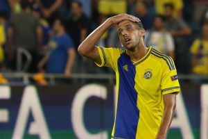 דור מיכה נאנח. לא קל לשחק בליגת האלופות