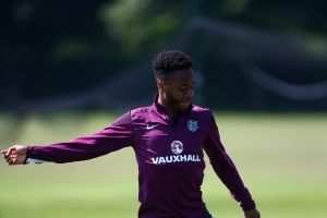 סטרלינג. הסאגה המתמשכת של הקיץ