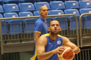 פרמאר. מעמיס את הקבוצה על הגב