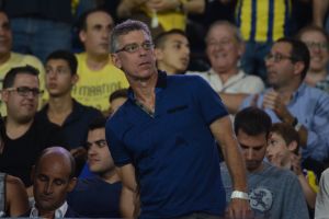 גולדהאר. התחיל להסתכל רחוק