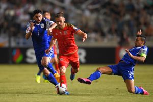 חרלמבידס מתקל את רמזי. גם לקפריסין יש סיכוי לפלייאוף