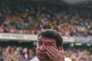 טיילור. מכחיש מכל וכל את הדברים ומאיים בתביעה