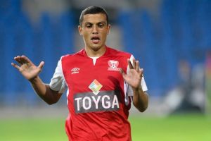 מוגרבי. עוזר המאמן לוחץ עליו