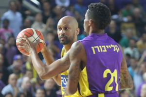 זו שעולה או זו שיורדת? סמית' וקלייבורן