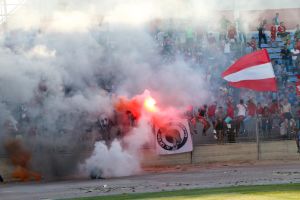 אוהדי באר שבע מפוצצים את האימון