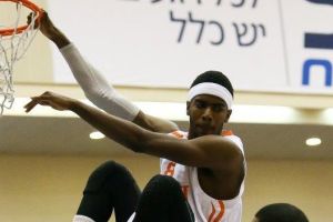 דאוסן מרחף. ישראלי מוליך קבוצה? נשמע טוב