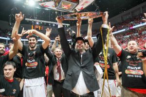 אורי אלון חוגג. תחרות לא פשוטה