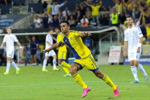 אין לו סעיף שחרור. זהבי