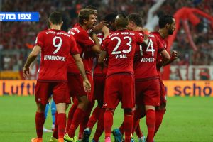 שחקני באיירן בעוד פוזה מוכרת