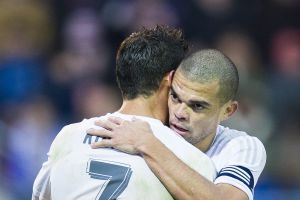 פפה עם רונאלדו באייבר. הוציא זעם