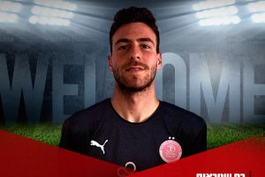 שטראוס. מצטרף לאדומים