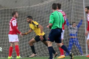 אדלר רואה את שער הניצחון של ביתר. עבר בשלום