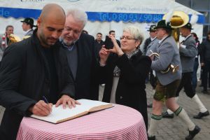 פפ גווארדיולה. מתכנן את העונה הבאה