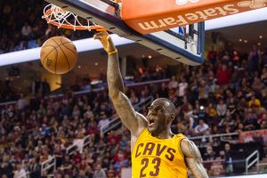 לברון מטביע את הניקס