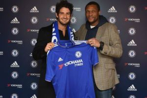 פאטו מוצג לצד מייקל אמנלו