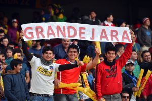 אוהדי צ'ילה תומכים בחארה באימון