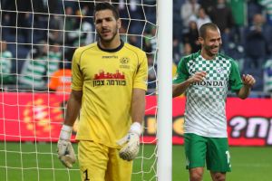 ניצן מאוכזב בזמן שוורמוט חוגג