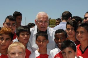 נשיא המדינה עם ילדי העיר בווסרמיל